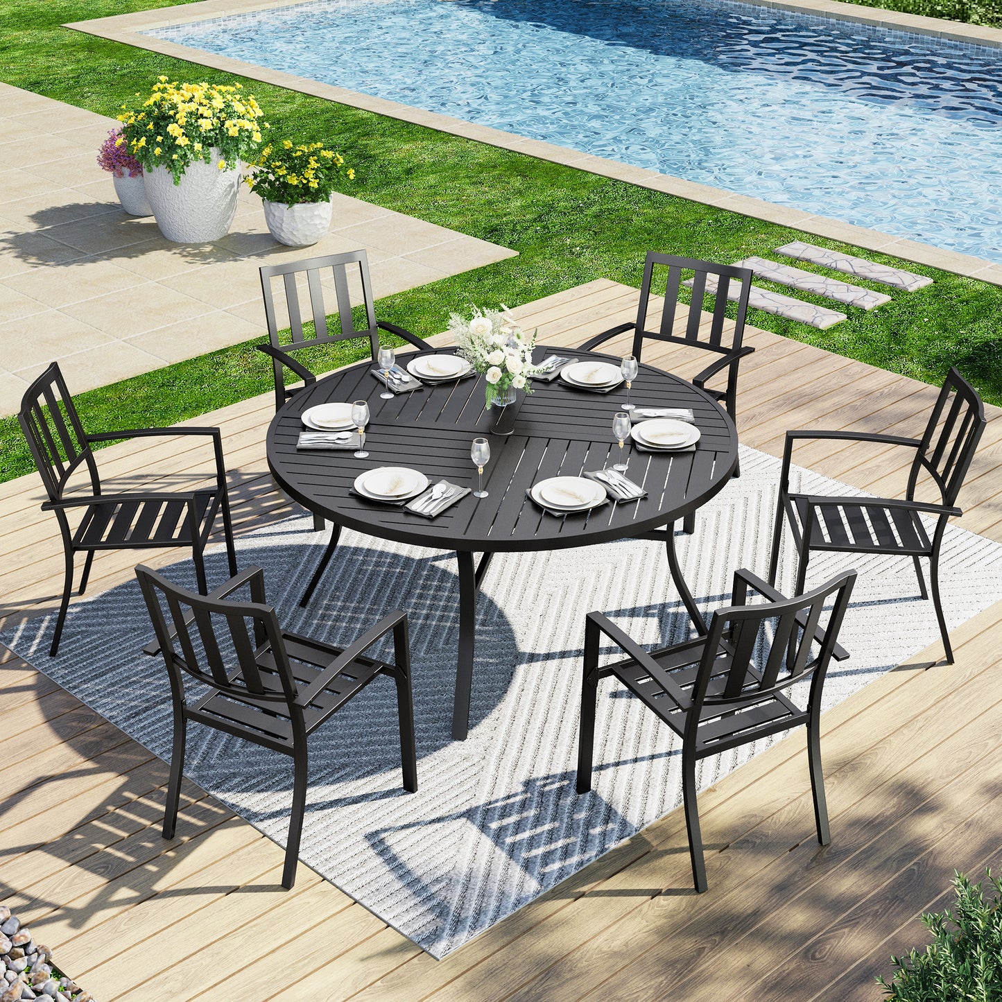 Captiva Designs 7 件套黑色圆形板条钢桌,带伞孔和金属可堆叠椅子