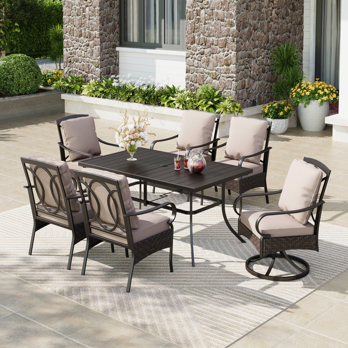 Captiva Designs 7 件套露台餐桌椅套装，配有带顶板的矩形桌子和藤制金属旋转扶手椅