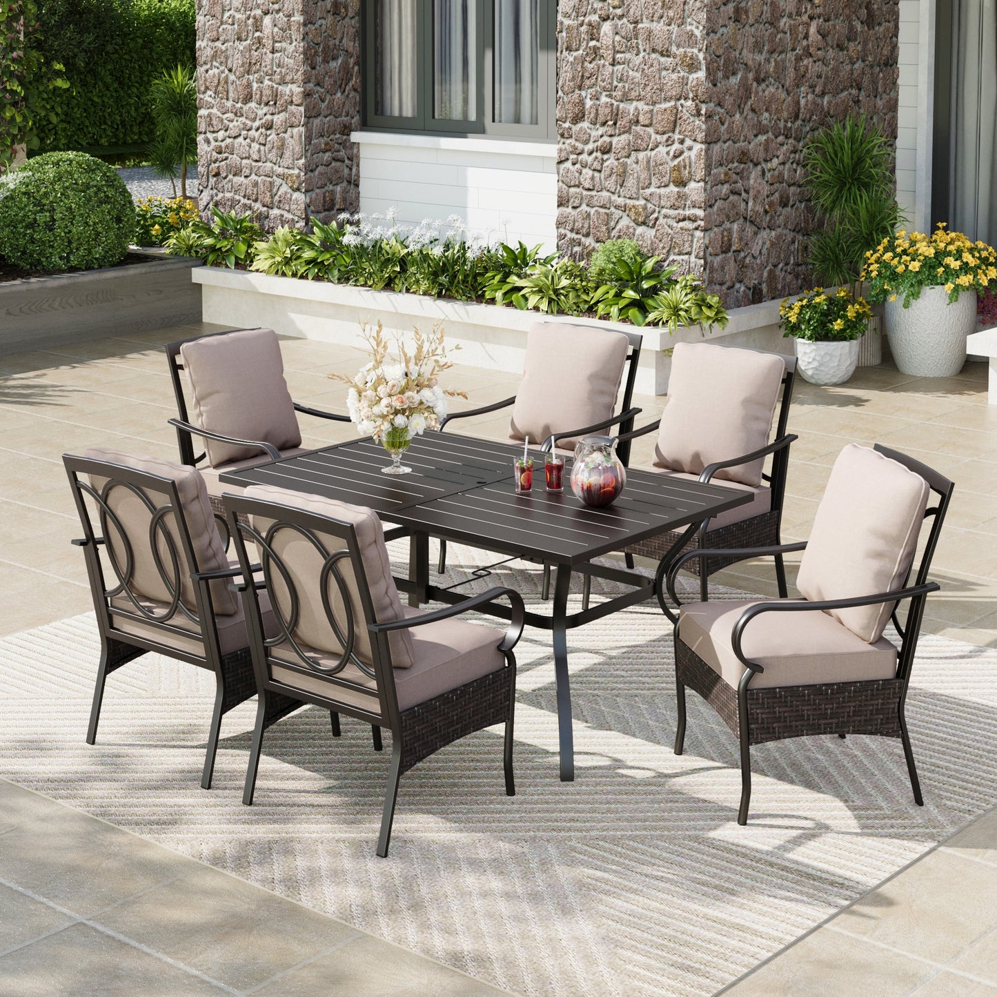 Captiva Designs 7 件套露台餐桌椅套装，配有带板顶的矩形桌子和藤制金属椅子以及可拆卸靠垫