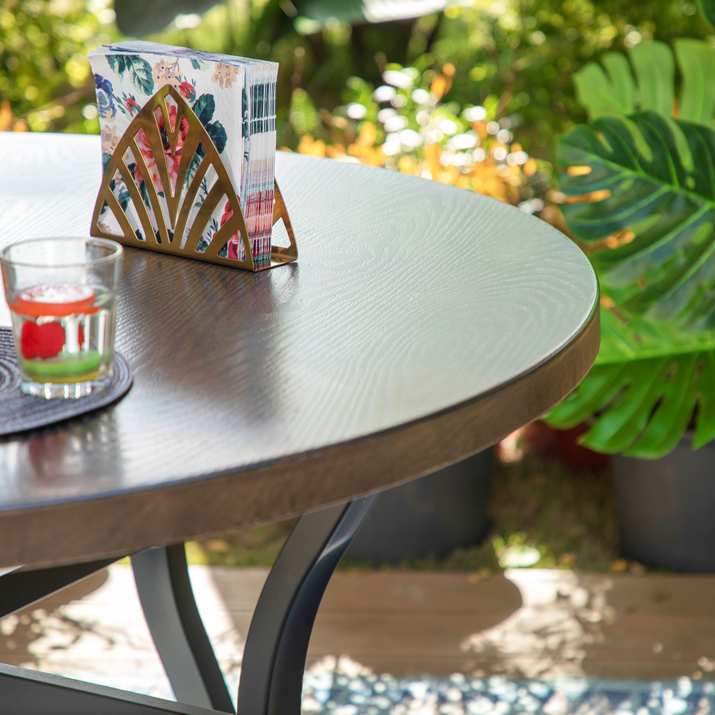 Captiva Designs 5pc Patio Dining Round Wood-look Table with Umbrella Hole & Metal Chairs